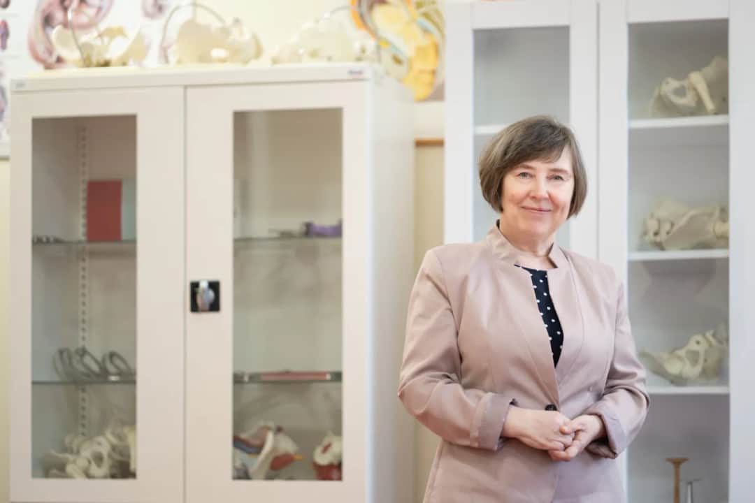 Czy położna to lekarz? Poznaj kluczowe różnice i fakty Czy położna to lekarz? Poznaj kluczowe różnice i fakty