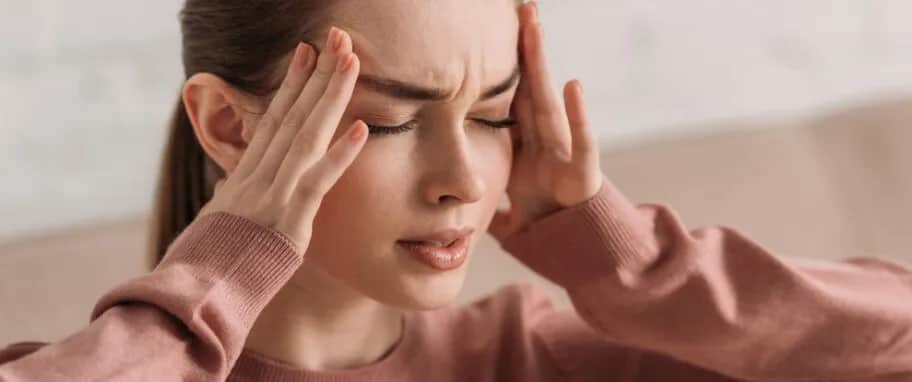 Ból głowy od czego? Poznaj najczęstsze przyczyny i objawy