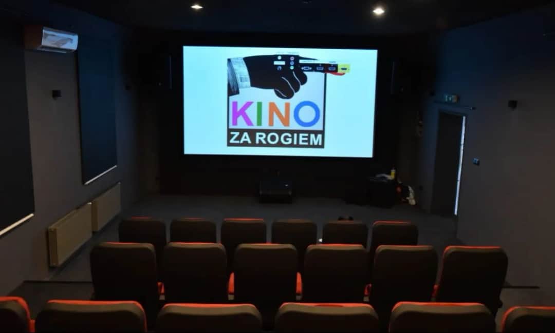 Kino offowe vs blockbustery: Znaczenie i wyzwania w XXI wieku