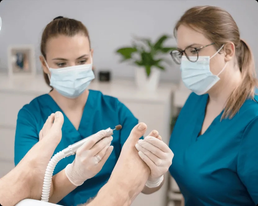 Estetyka i zdrowie stóp – dlaczego warto odwiedzić gabinet podologiczny?